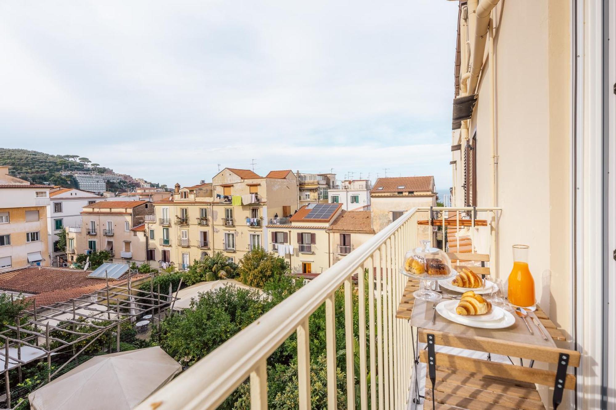 Casa E Arte Apartment Sorrento Luaran gambar